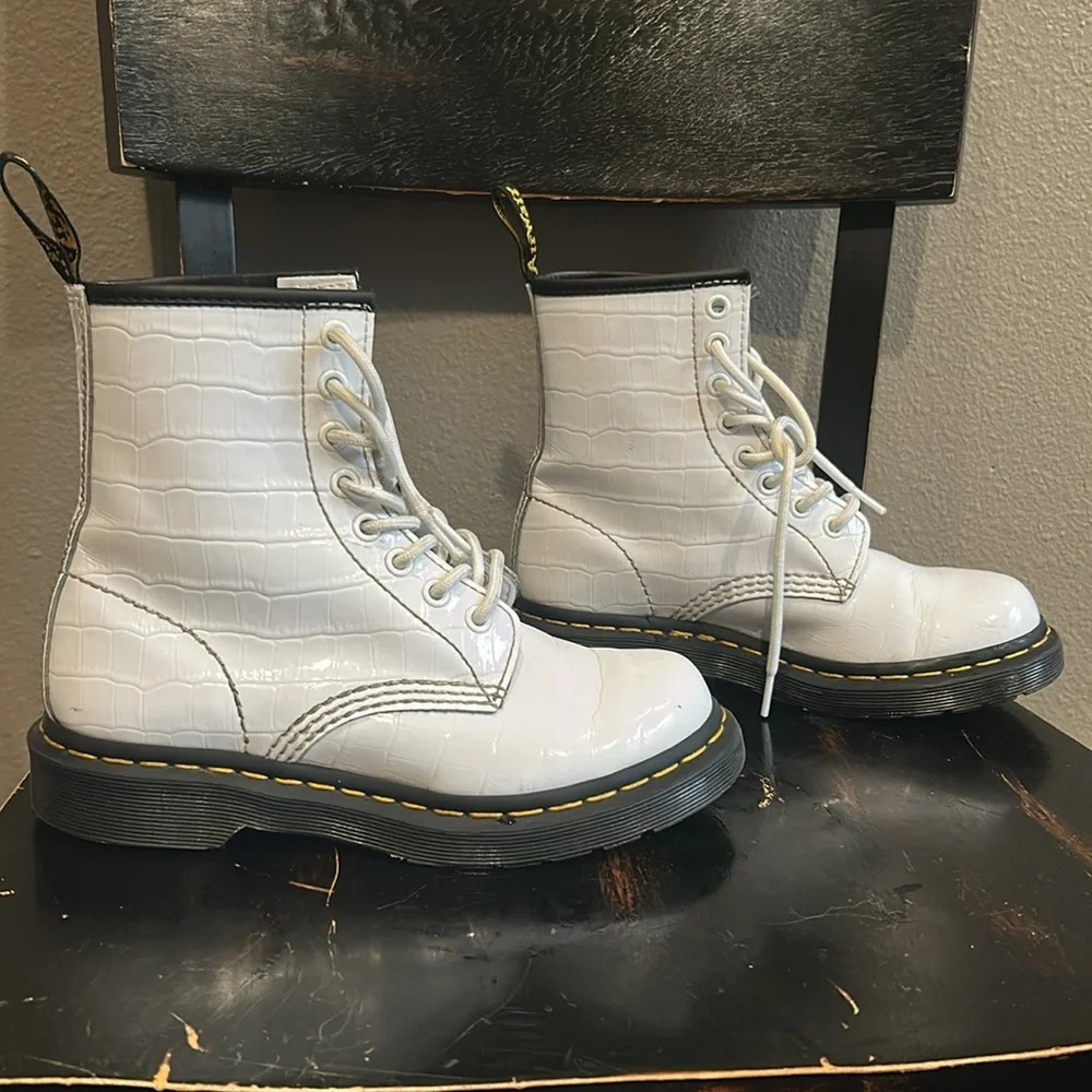Dr. Martens Croc Embossed White Patent Leather 8-eyelet 1460 W Classic Boots - Picture 10 of 15
